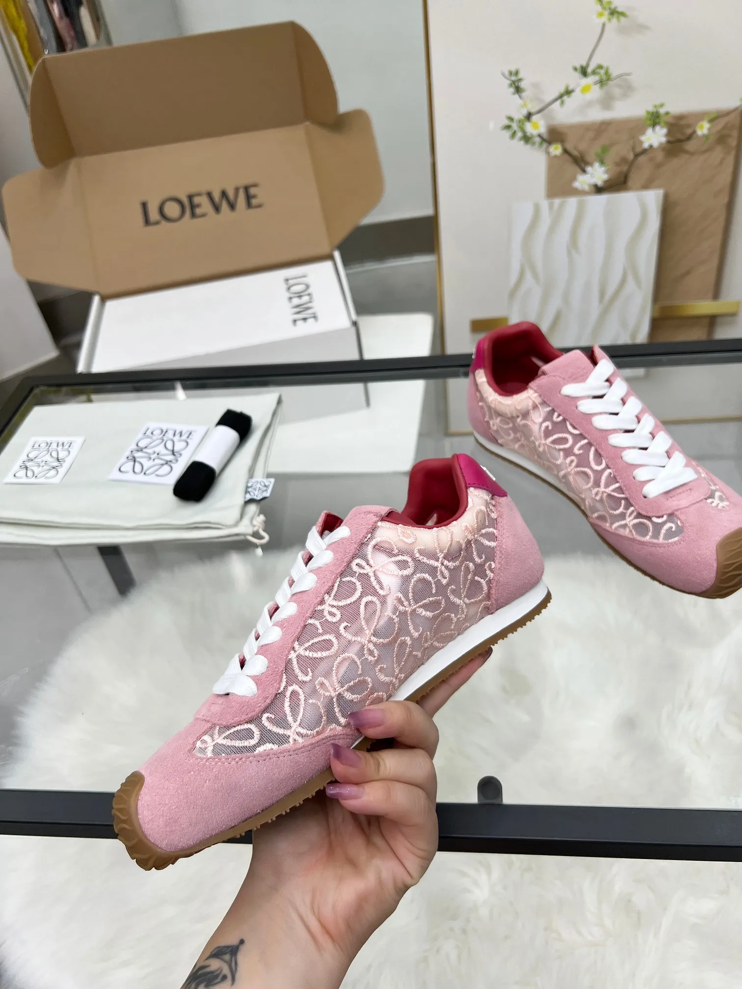 👟👟Ex-factory price 460👟👟 Men's size +10 2025 early spring new style, same style as Wang Yibo! Loewe Ballet Runner 2.0 sneakers for couples. New color matching retro series running shoes. Standard size: women's size 35-40, button +10. Men's size. 39-45, button ➕10.